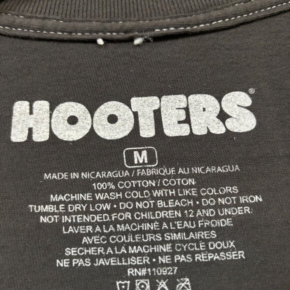 Willkommen Hooters Stauffacherstrasse 96 T-Shirt Size Medium - Picture 4 of 5